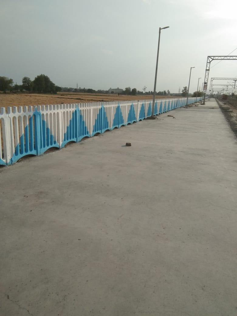 Precast RCC Railway Platform Safety Barrier / Railing System